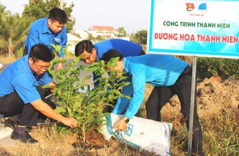 Xanh, sạch, đẹp trên những tuyến đường hoa thanh niên