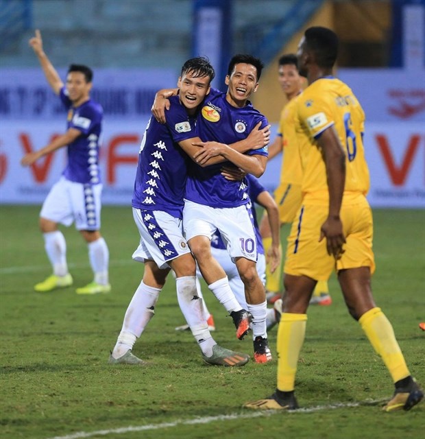 Hanoi FC players during a 2020 V.League 1 match. The team has lost the chance to compete at the ASEAN Club Championship after the tournament was canceled. Photo of VPF. (Photo: VNA)