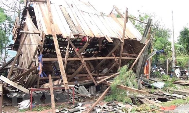 A house in the northern mountainous province of Son La is collapsed by downpours and whirlwinds. (Photo: VNA)