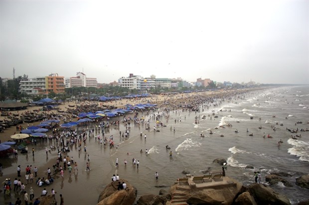 A corner of Sam Son Beach is seen empty on the first day after the social distancing regulations were lifted. (Photo: VNA)