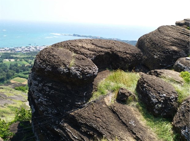 Rocks on Phu Quy island (Photo: vietnamnet)