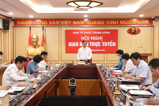 Pham Minh Chinh (standing), Politburo member and Chairman of the Party Central Committee’s Organisation Commission, speaks at the teleconference on May 5 (Photo: xaydungdang.org.vn)