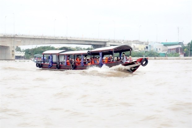 Tourists at the Cai Rang floating market in Can Tho city (Photo: VNA)