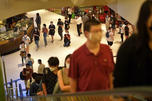 People with face masks to avoid COVID-19 infection at a shopping center in Bangkok, Thailand, on May 17 (Photo: Xinhua/VNA)