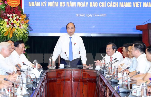 Prime Minister Nguyen Xuan Phuc speaks on his visit to Nhan Dan (People) newspaper's office in Hanoi on June 12 to mark the 95th anniversary of the Vietnam Revolutionary Press Day (June 21).