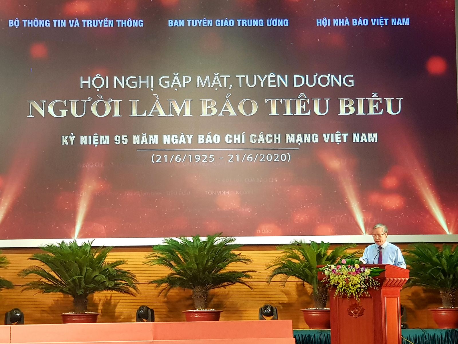 Politburo member, Standing Secretariat - Tran Quoc Vuong speaks at the conference