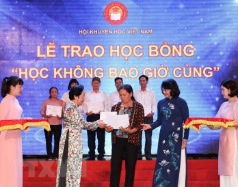 144 cá nhân tiêu biểu được trao học bổng "Học không bao giờ cùng"