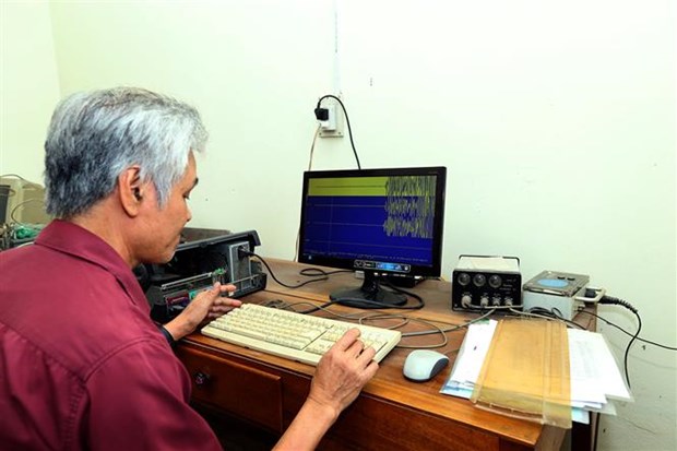 Data of the earthquake in Lai Chau province is being shown on a computer screen (Photo: VNA)