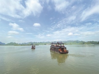 Largest pagoda complex beckons tourists, pilgrims