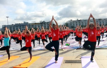 Ngày Quốc tế Yoga lần thứ 6 thu hút gần 3.000 người tham gia