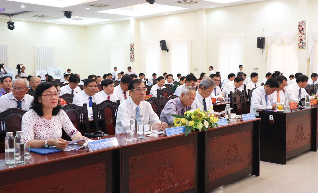 Delegates attend the 21st Session of Long An People's Council