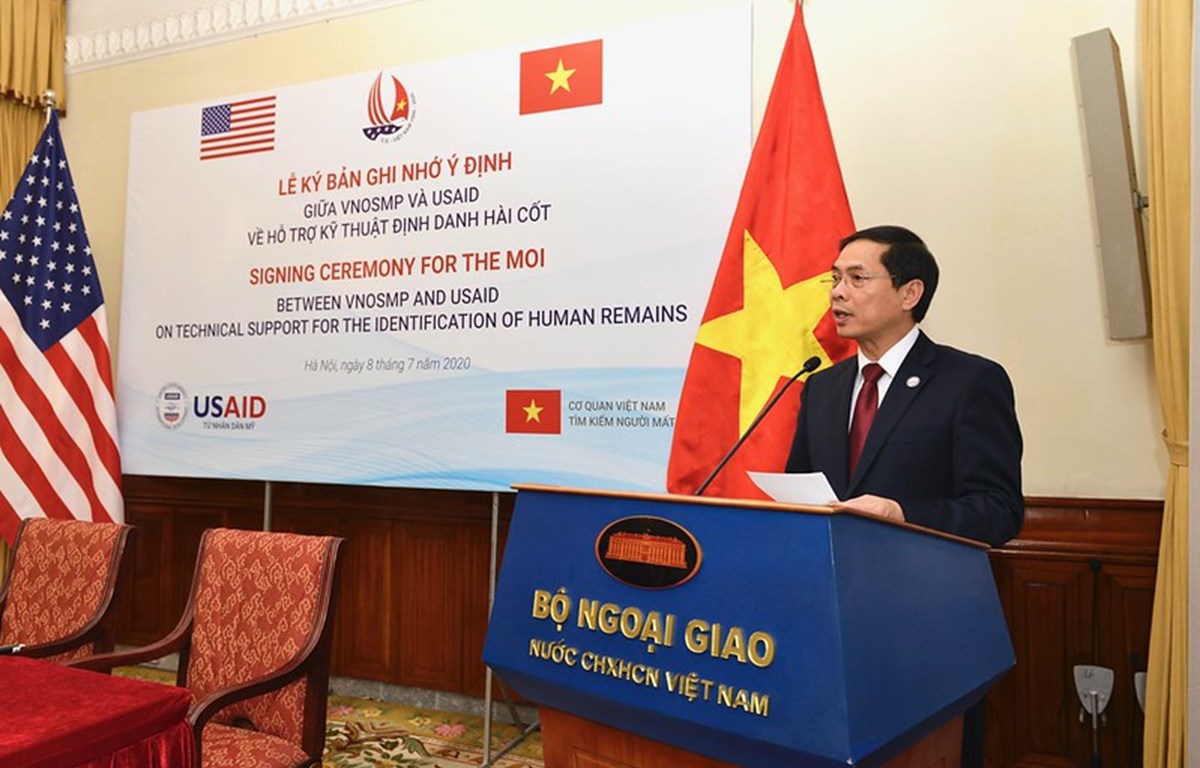 Deputy Foreign Minister Bui Thanh Son speaks at the signing ceremony of the Memorandum of Intent (MOI) on technical support for the identification of human remains between Vietnam and the US. (Photo courtesy of the USAID Vietnam)