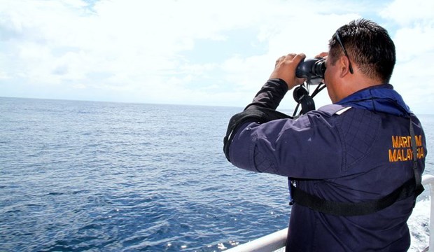 MMEA nabbed a total of 40 crew members for trespassing and for illegally fishing off the waters of Terengganu. (Photo: Bernama)