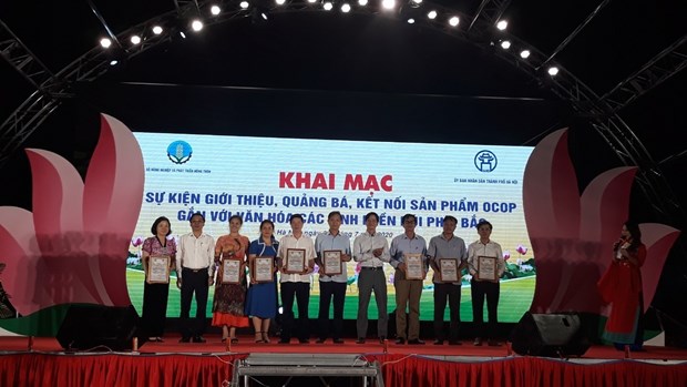 OCOP certificates presented at the opening ceremony of the event (Photo: VNA)