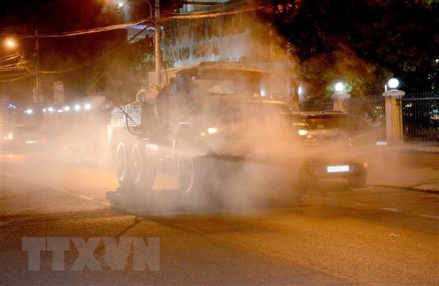 Spraying disinfectants at Da Nang hospital (Photo: VNA)