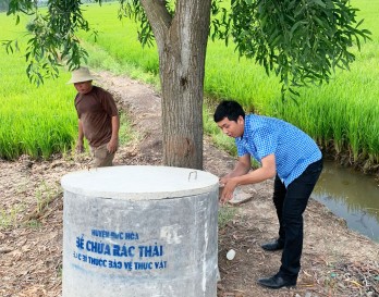 Nông dân Đức Hòa chung tay bảo vệ môi trường