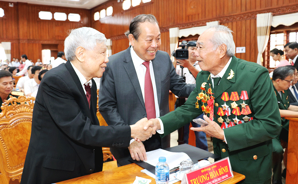 Former General Secretary - Le Kha Phieu (L) attends the 70th Anniversary Victory of Moc Hoa (2018)