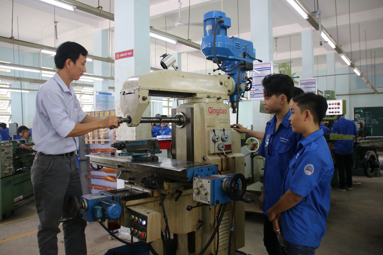 Long An College is not only diversify careers, but also equipped with modern machinery and equipment