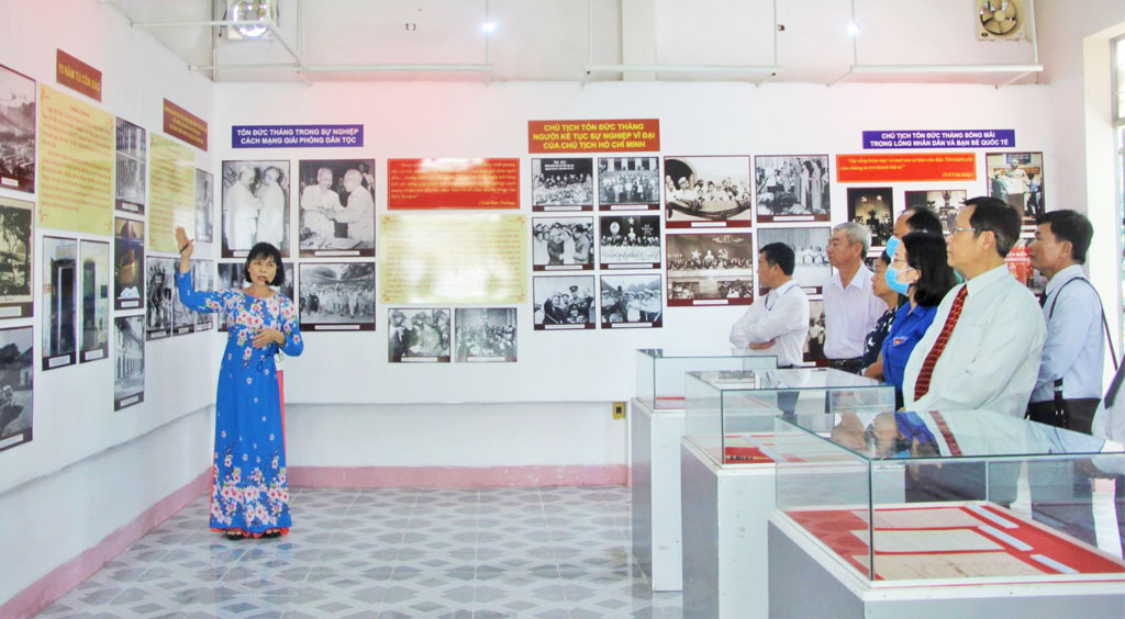 The exhibition has more than 127 images, documents, exhibits, publications introducing the life and career of President Ton Duc Thang