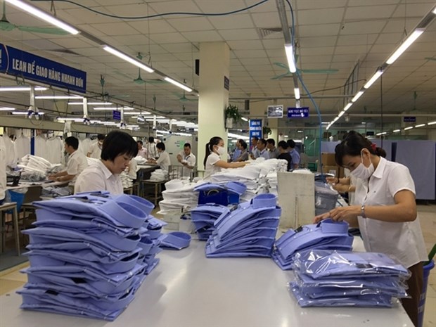 The industry and trade ministry forecasts that Vietnam's textile and garment export value this year would reach 33.6-36 billion USD. (Photo: haiquanonline.vn)