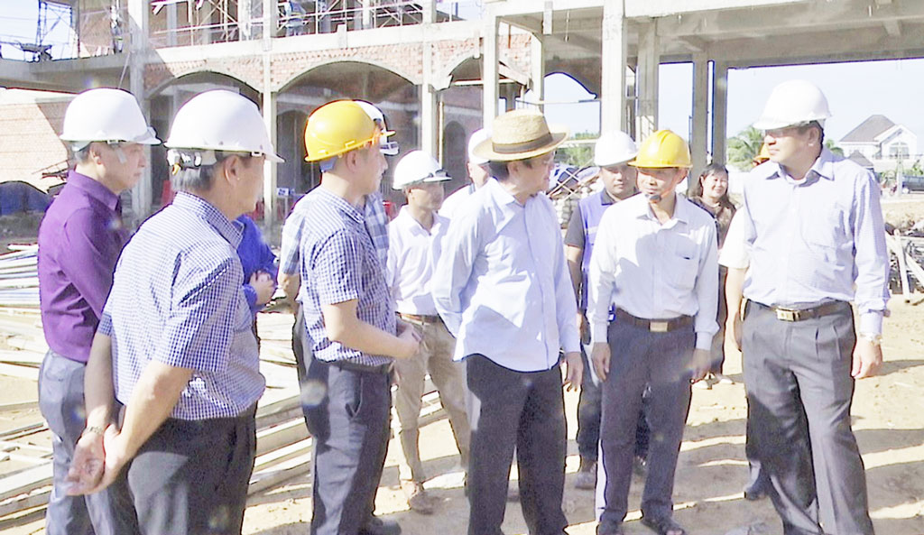 Former State President - Truong Tan Sang inspects the construction progress of Thien Ho Duong High School