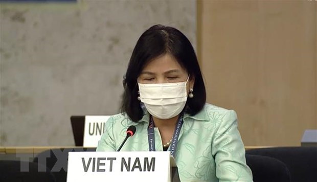 Ambassador Le Thi Tuyet Mai - Permanent Representative of Vietnam to the UN, the World Trade Organisation (WTO) and other international organisations in Geneva at a session of the UN Human Rights Council (Photo: VNA) 