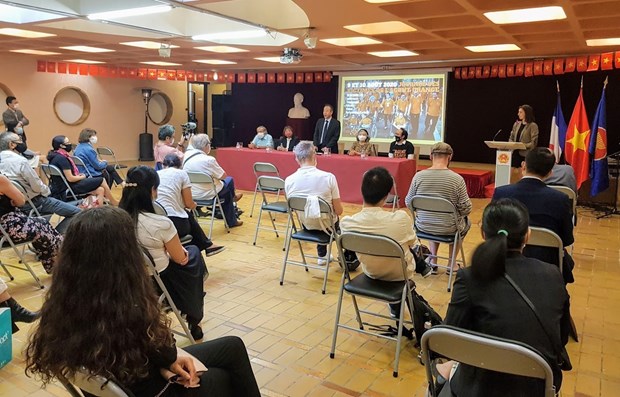 The meeting between the Vietnamese Embassy in France and young Vietnamese expatriates on September 19 (Photo: VNA)