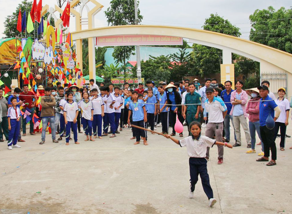 Children participate in folk games