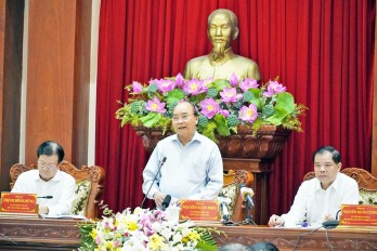 PM Nguyen Xuan Phuc requests to store water against drought, salinity right from rainy season