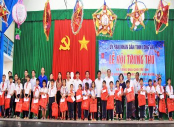 Trẻ em vui Trung thu