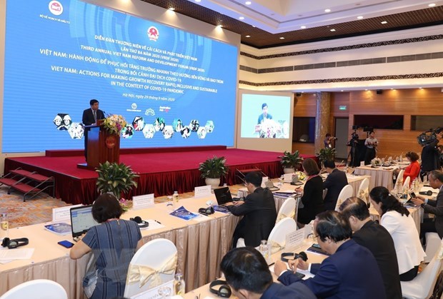 The forum, themed “Vietnam: Actions for making growth recovery inclusive and sustainable in the COVID-19 era,” was jointly held by the Ministry of Planning and Investment and the WB. (Photo: VNA)