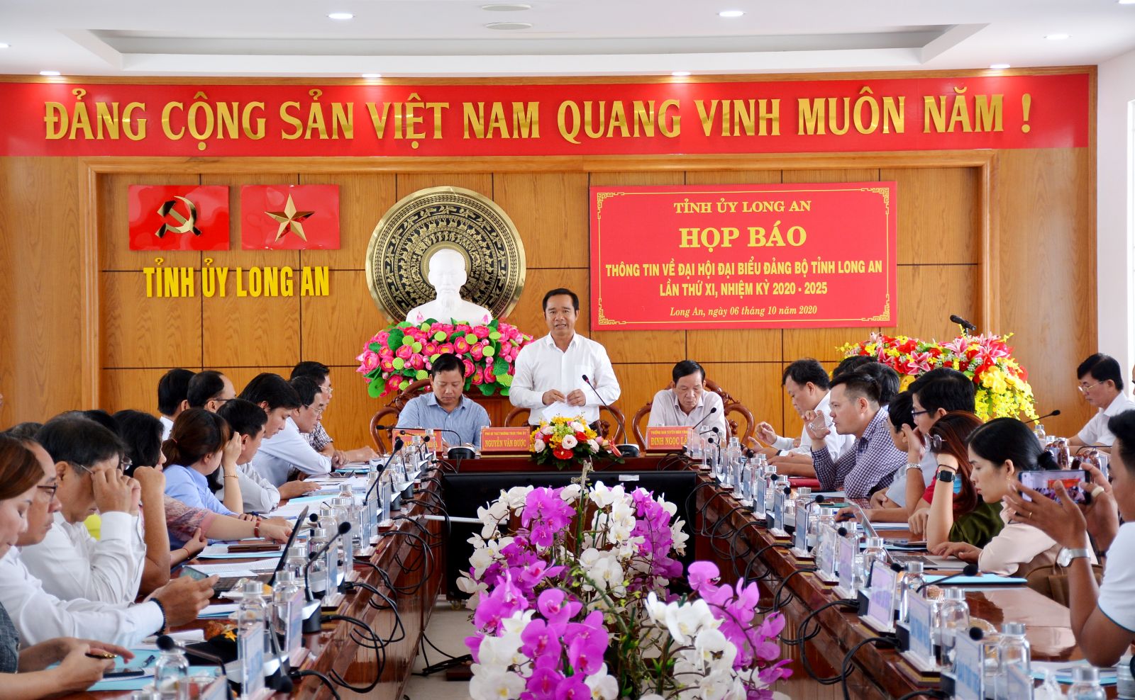 Standing Deputy Secretary of the Provincial Party Committee - Nguyen Van Duoc presided over the press conference