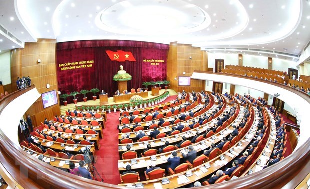 Party Central Committee discuss documents on second working day of 13th session (Photo: VNA)