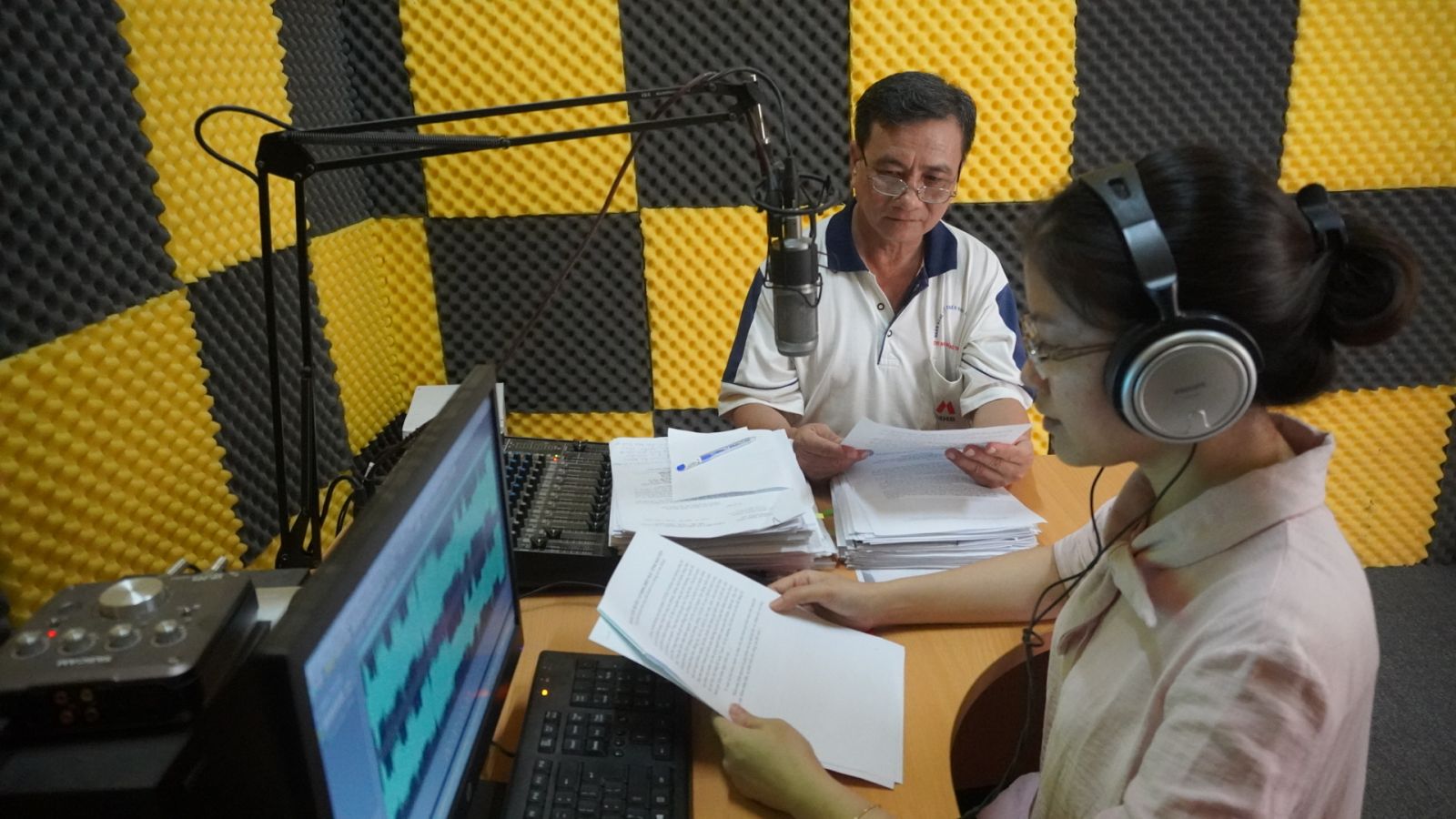 Localities propagate congress resolutions via radio station