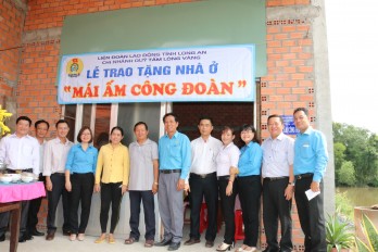 LĐLĐ Long An trao "Mái ấm Công đoàn" tại Đức Huệ, Tân Hưng