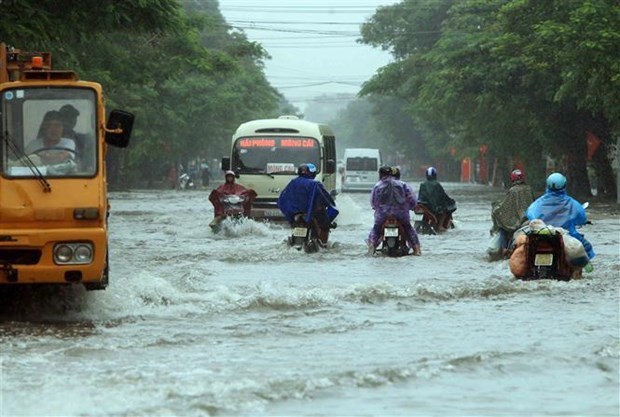 Localities have also evacuated residents in the areas prone to natural disasters, closed schools and visited families of victims. (Photo: VNA)