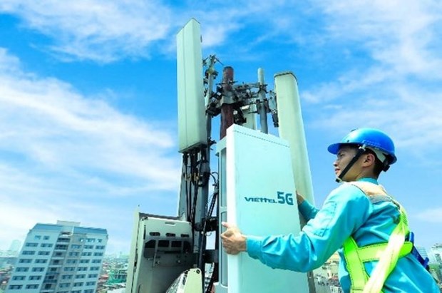 A 5G signal booster installed by military telecommunication group Viettel in Hanoi. (Photo: vnreview.vn)