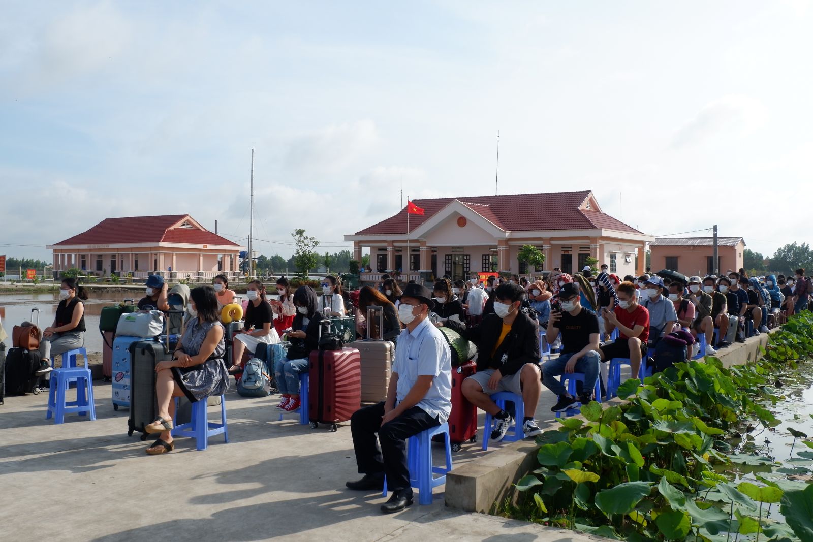 120 citizens completing the quarantine gathered in Moc Hoa district to prepare to return home