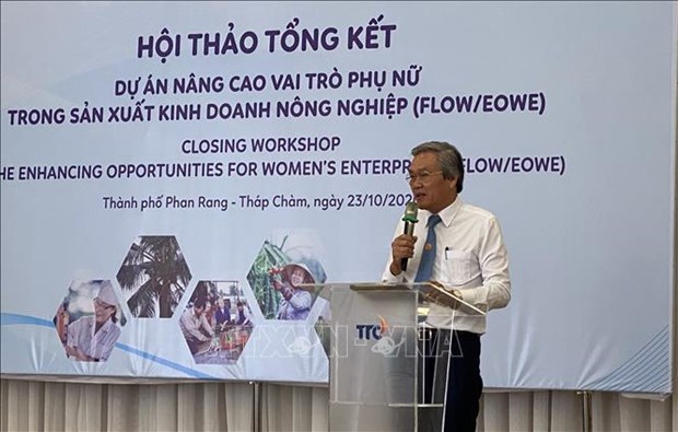 Le Van Binh, Vice Chairman of the Ninh Thuan provincial People’s Committee, speaks at the closing workshop on the “Enhancing Opportunities for Women's Enterprises”. (Photo: VNA)