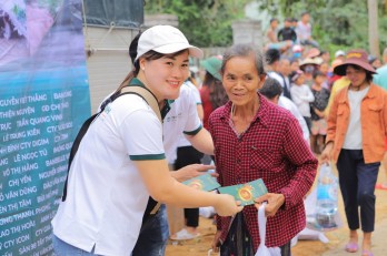 Hành trình “Sẻ chia yêu thương cùng đồng bào miền Trung” của Trần Anh Group