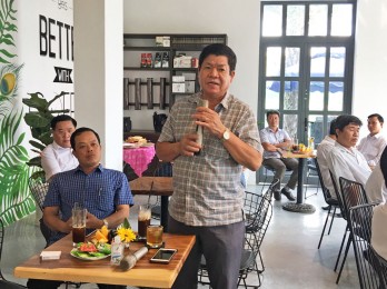 Ben Luc Young Entrepreneurs' Association held "Entrepreneur Coffee"