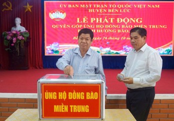 Quyên góp ủng hộ đồng bào miền Trung