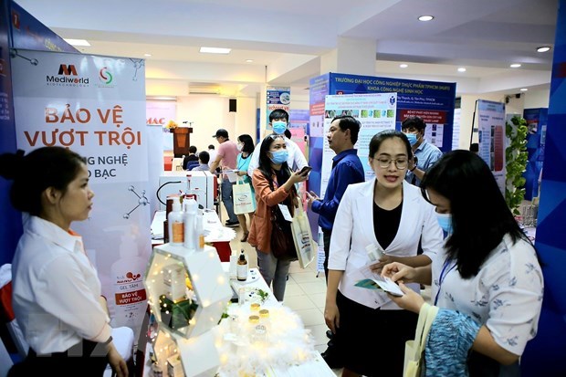 A tech-mart on biotechnology opens in Ho Chi Minh City on November 5, displaying 100 innovative technologies from 50 businesses and educational institutes.(Photo: VNA)