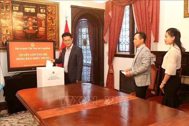 The Embassy of Vietnam in Buenos Aires, Argentina holds an event on November 7 to call for donations for the flood victims (Photo: VNA)