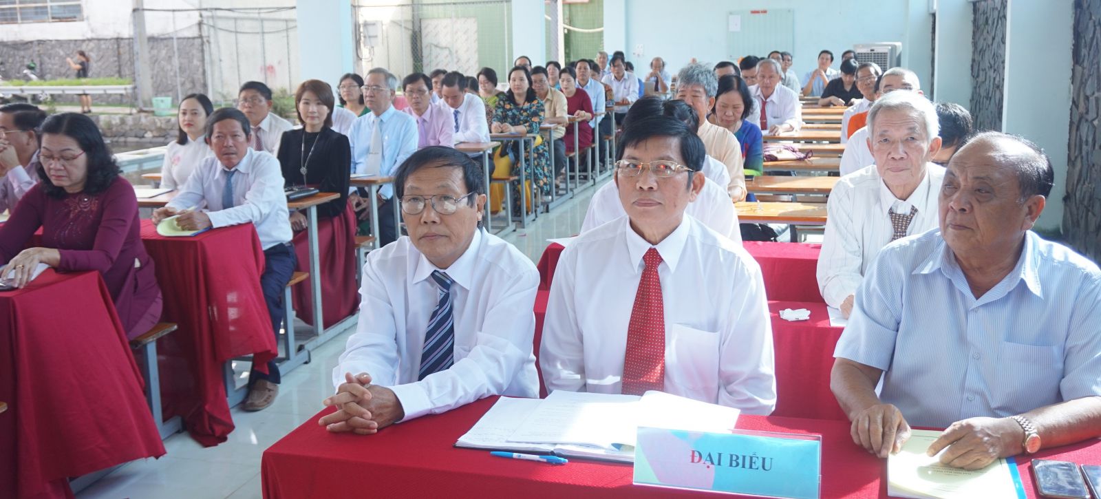 Delegates attend the congress