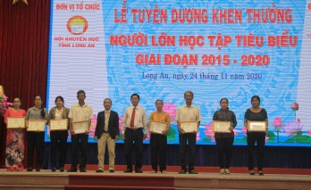 Long An: 137 người lớn tuổi học tập tiêu biểu được tuyên dương, khen thưởng