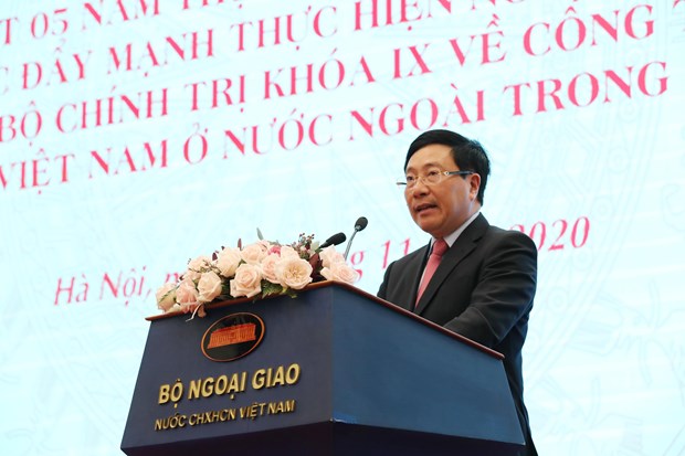 Deputy Prime Minister and Minister of Foreign Affairs Pham Binh Minh addresses the meeting in Hanoi on November 27 (Photo: VNA)