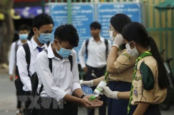 Cambodia bans mass gatherings, Thailand tightens border security