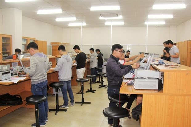 AI development can facilitate economic development, and good workforce training is among the key factors for developing AI, according to experts (Photo: svvn.tienphong.vn)