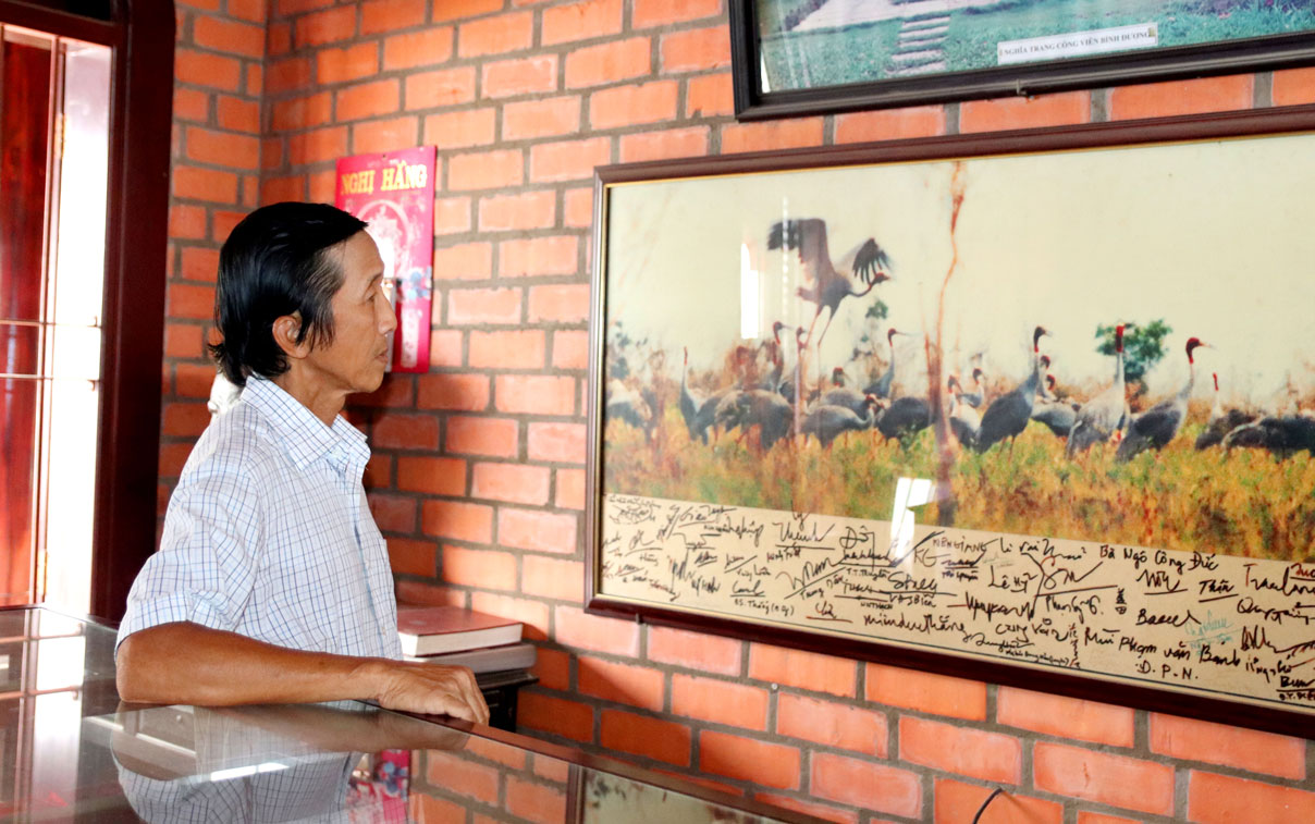 Ông Trương Văn Sáng cho biết, mỗi bức tranh, ảnh được treo tại nhà lưu niệm đều có ý nghĩa riêng 